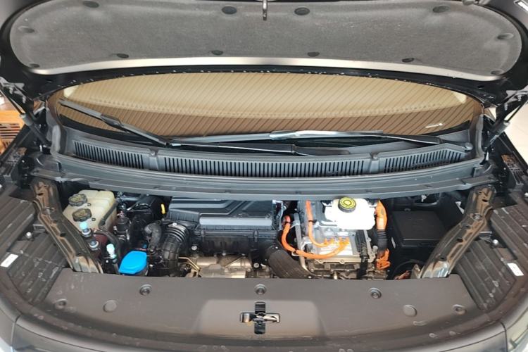 Used Denza D9 2022 DM-i 1040 Prestige Model Engine Bay