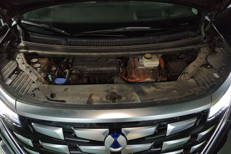 Used Denza D9 2022 DM-i 970 Four-Wheel Drive Flagship Model Engine Bay