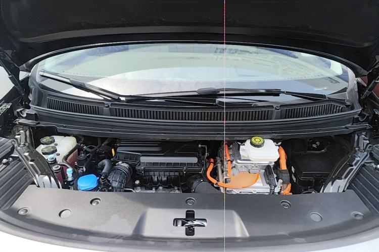 Used Denza D9 2022 DM-i 970 Four-Wheel Drive Flagship Model Engine Bay