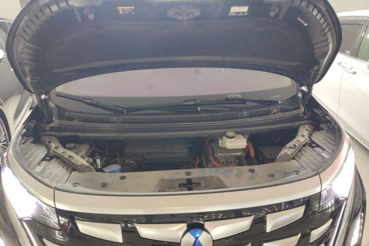 Used Denza D9 2022 DM-i 970 Four-Wheel Drive Prestige Model Engine Bay