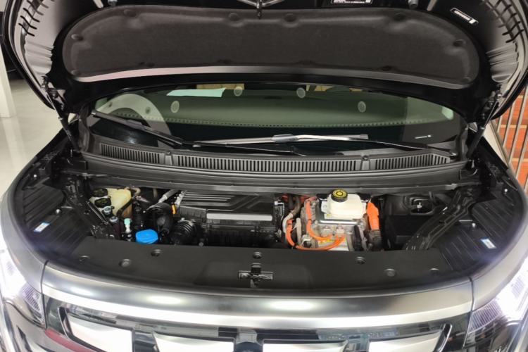 Used Denza D9 2022 DM-i 1040 Prestige Model Engine Bay