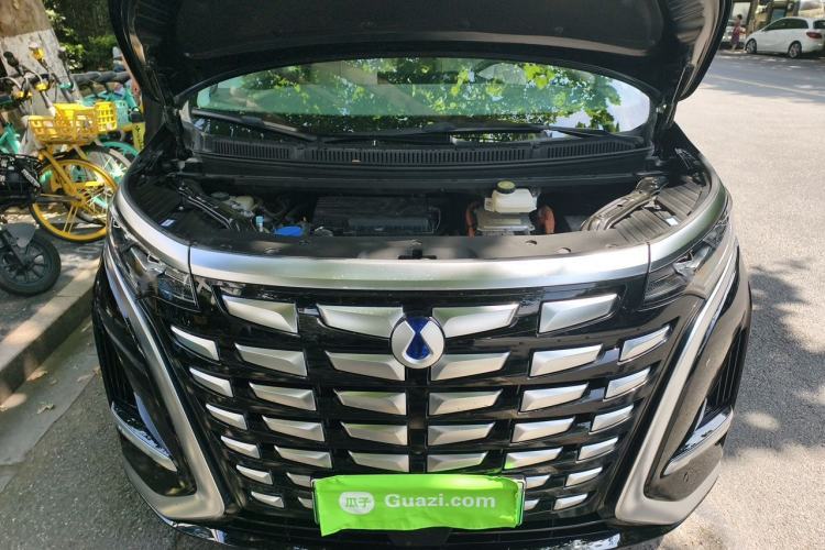 Used Denza D9 2022 DM-i 1040 Prestige Model Engine Bay
