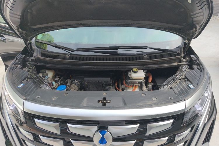 Used Denza D9 2022 DM-i 1040 Prestige Model Engine Bay