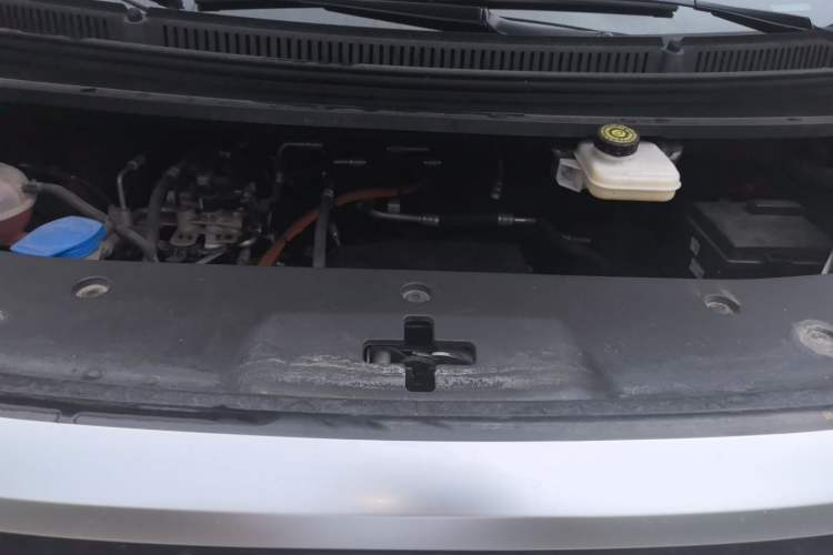 Used Denza D9 2022 EV 600 Four-Wheel Drive Flagship Model Engine Bay