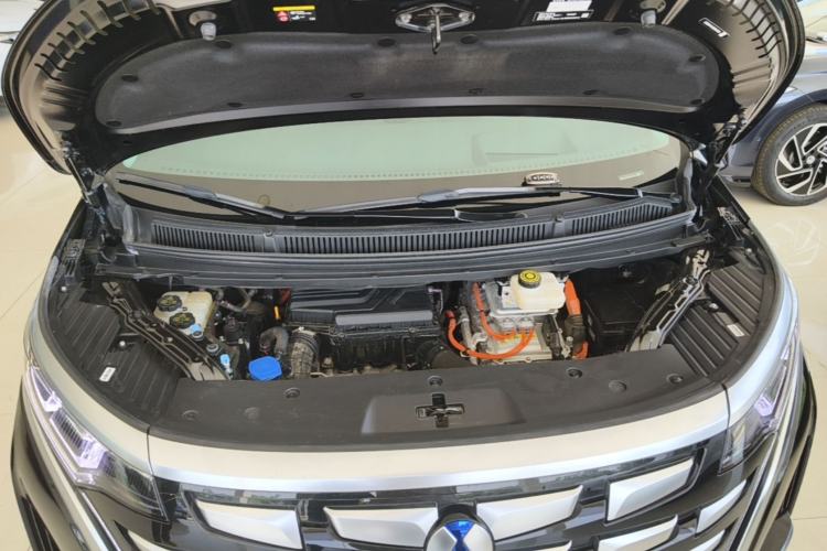 Used Denza D9 2022 DM-i 970 Four-Wheel Drive Flagship Model Engine Bay