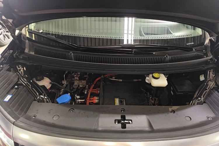 Used Denza D9 2022 EV 600 Four-Wheel Drive Flagship Model Engine Bay