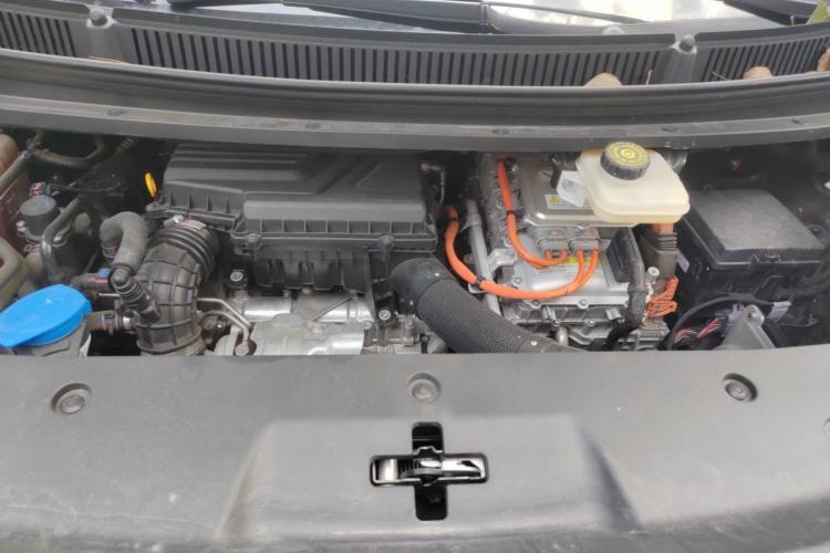 Used Denza D9 2022 DM-i 970 Four-Wheel Drive Flagship Model Engine Bay