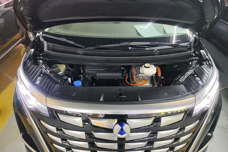 Used Denza D9 2022 DM-i 1040 Prestige Model Engine Bay