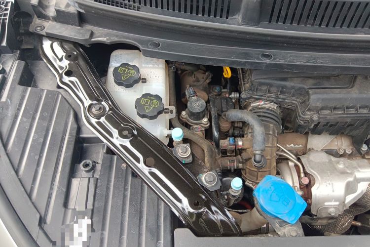 Used Denza D9 2022 DM-i 945 Luxury Model Engine Bay Right