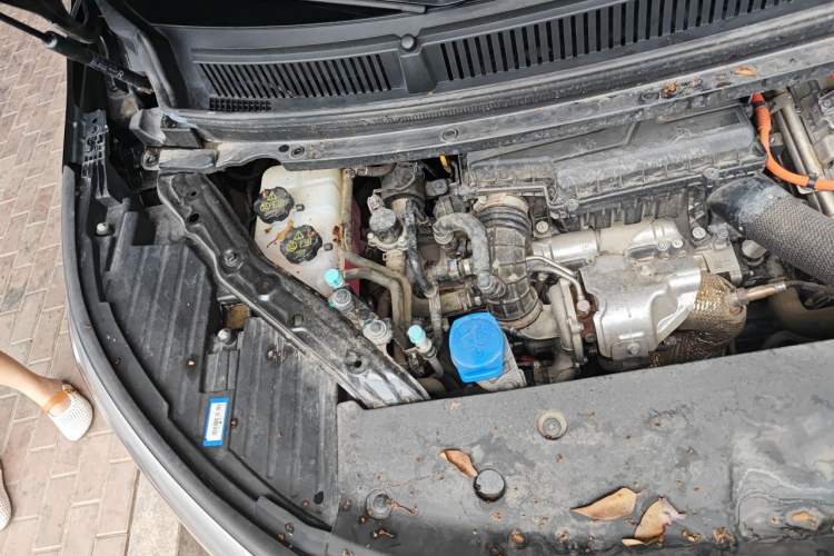 Used Denza D9 2022 DM-i 970 Four-Wheel Drive Prestige Model Engine Bay Right