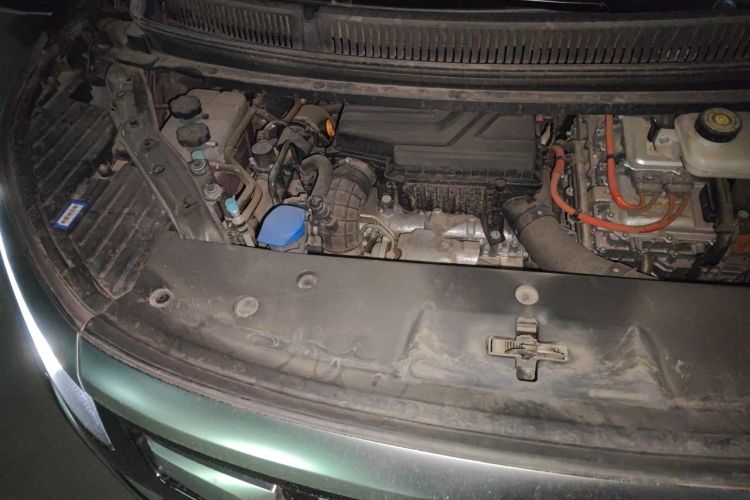 Used Denza D9 2022 DM-i 970 Four-Wheel Drive Prestige Model Engine Bay Right