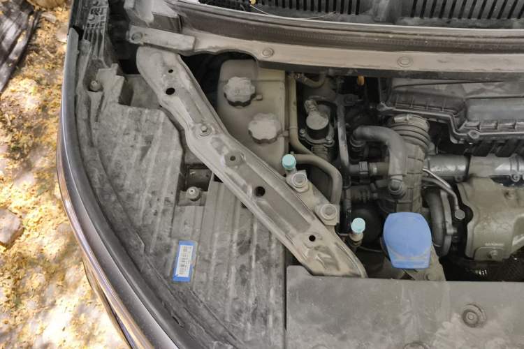 Used Denza D9 2022 DM-i 970 Four-Wheel Drive Flagship Model Engine Bay Right