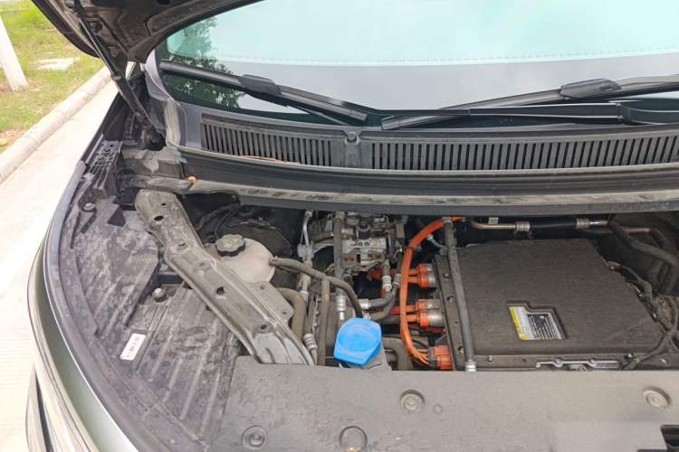 Used Denza D9 2022 EV 620 Prestige Model Engine Bay Right