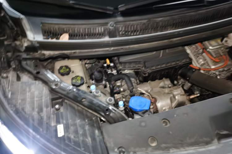 Used Denza D9 2022 DM-i 970 Four-Wheel Drive Prestige Model Engine Bay Right