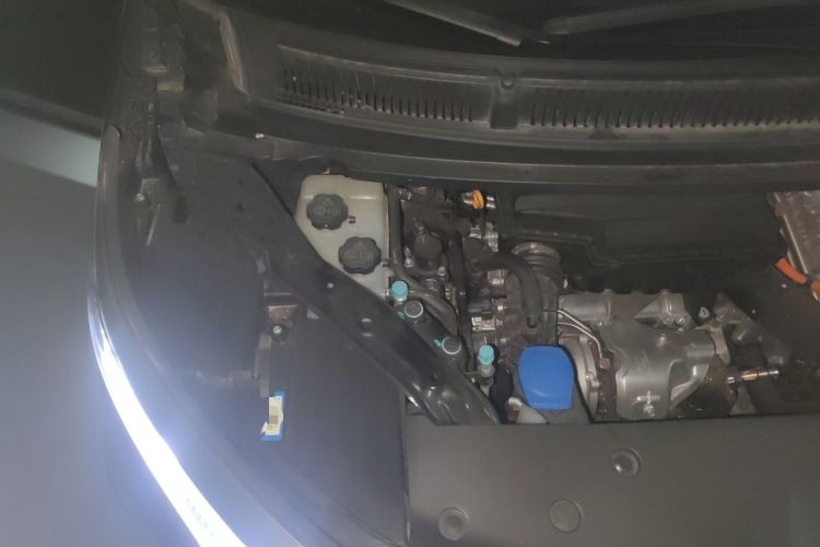 Used Denza D9 2022 DM-i 970 Four-Wheel Drive Flagship Model Engine Bay Right