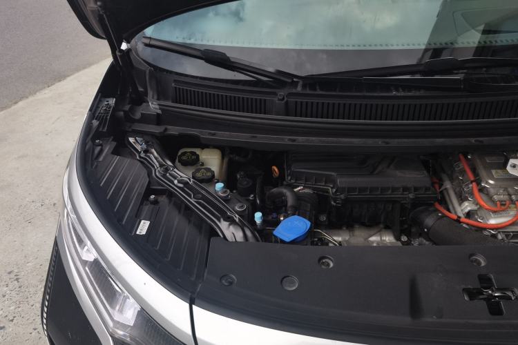 Used Denza D9 2022 DM-i 970 Four-Wheel Drive Flagship Model Engine Bay Right