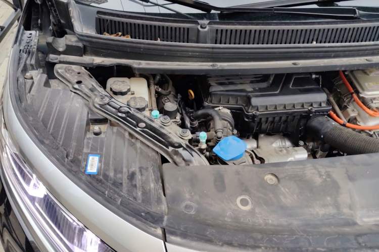 Used Denza D9 2022 DM-i 970 Four-Wheel Drive Flagship Model Engine Bay Right