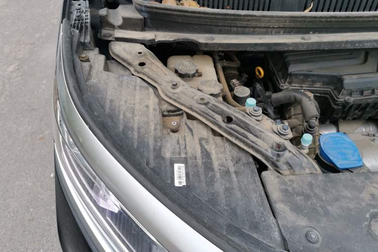 Used Denza D9 2022 DM-i 970 Four-Wheel Drive Flagship Model Engine Bay Right