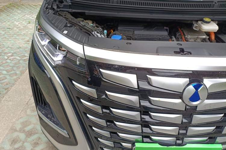 Used Denza D9 2022 DM-i 1040 Prestige Model Engine Bay Right