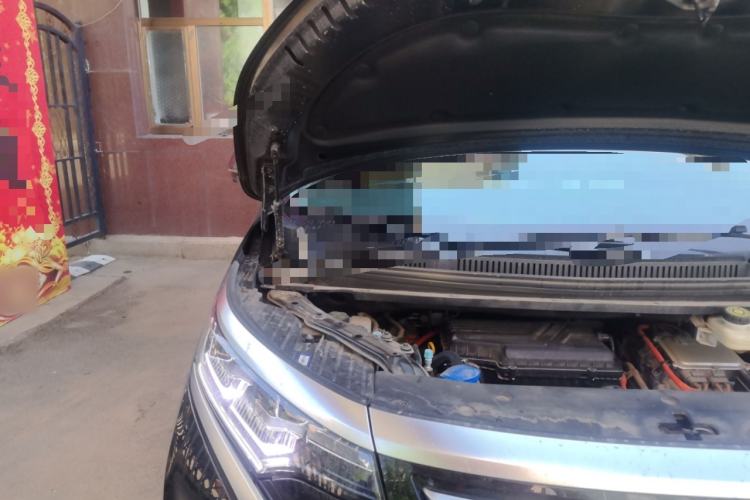 Used Denza D9 2022 DM-i 970 Four-Wheel Drive Prestige Model Engine Bay Right