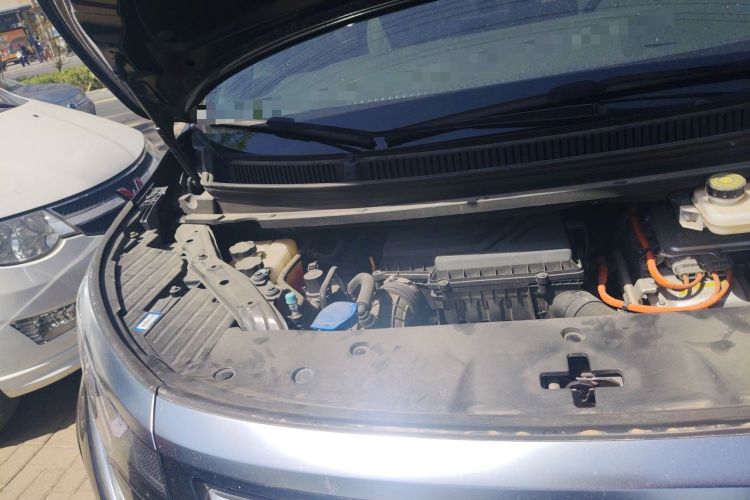 Used Denza D9 2022 DM-i 970 Four-Wheel Drive Prestige Model Engine Bay Right
