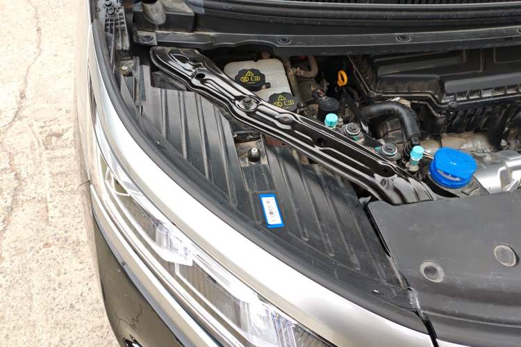 Used Denza D9 2022 DM-i 970 Four-Wheel Drive Flagship Model Engine Bay Right