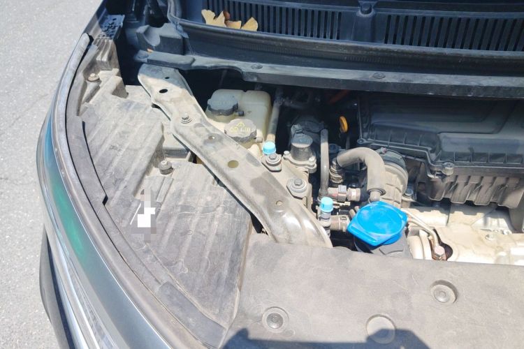 Used Denza D9 2022 DM-i 970 Four-Wheel Drive Flagship Model Engine Bay Right