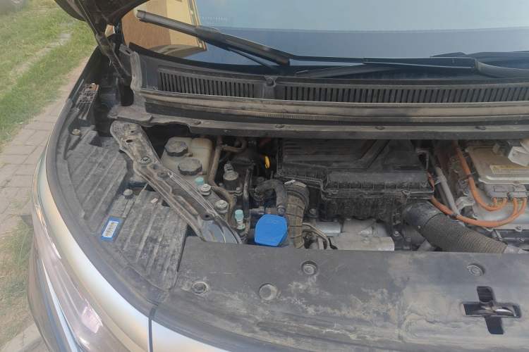 Used Denza D9 2022 DM-i 970 Four-Wheel Drive Prestige Model Engine Bay Right