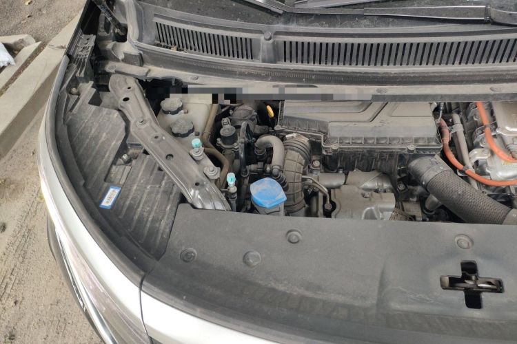 Used Denza D9 2022 DM-i 970 Four-Wheel Drive Prestige Model Engine Bay Right