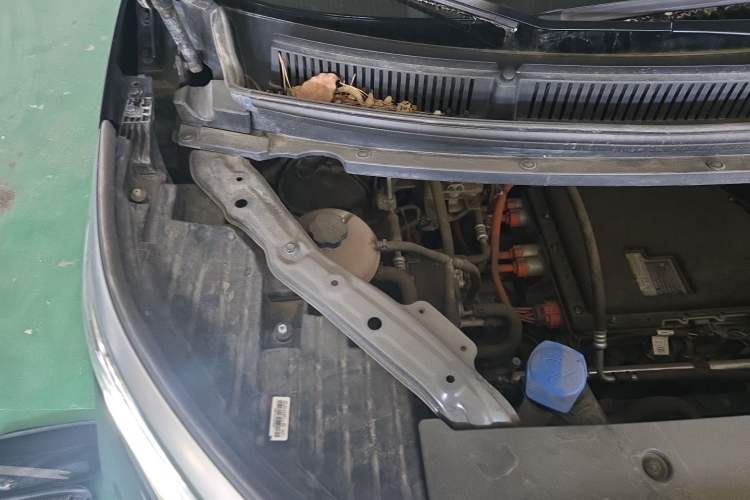 Used Denza D9 2022 EV 620 Prestige Model Engine Bay Right