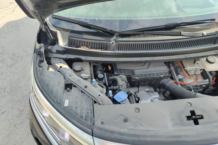 Used Denza D9 2022 DM-i 970 Four-Wheel Drive Flagship Model Engine Bay Right