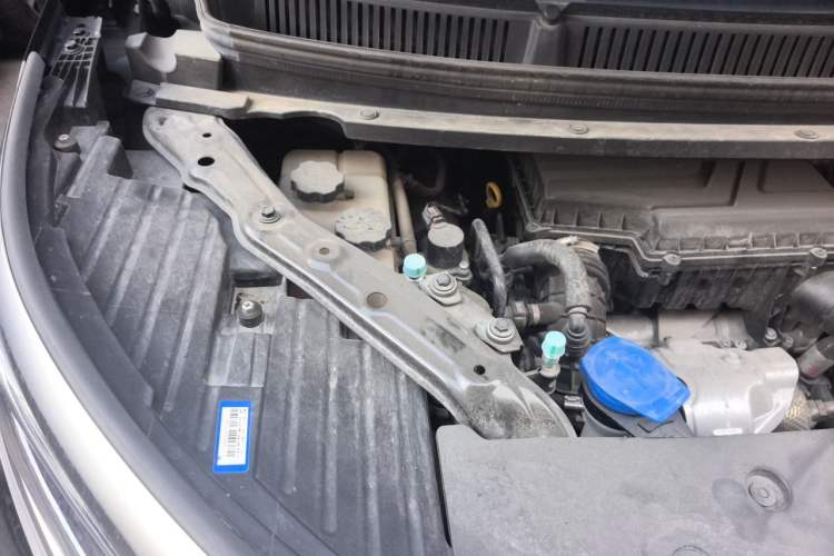 Used Denza D9 2022 DM-i 970 Four-Wheel Drive Flagship Model Engine Bay Right