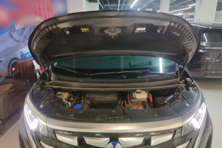 Used Denza D9 2022 DM-i 970 Four-Wheel Drive Prestige Model Engine Bay