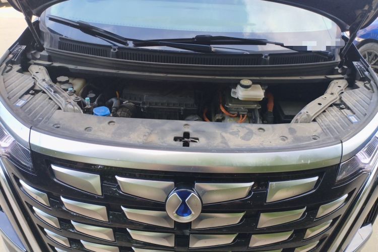 Used Denza D9 2022 DM-i 1040 Prestige Model Engine Bay