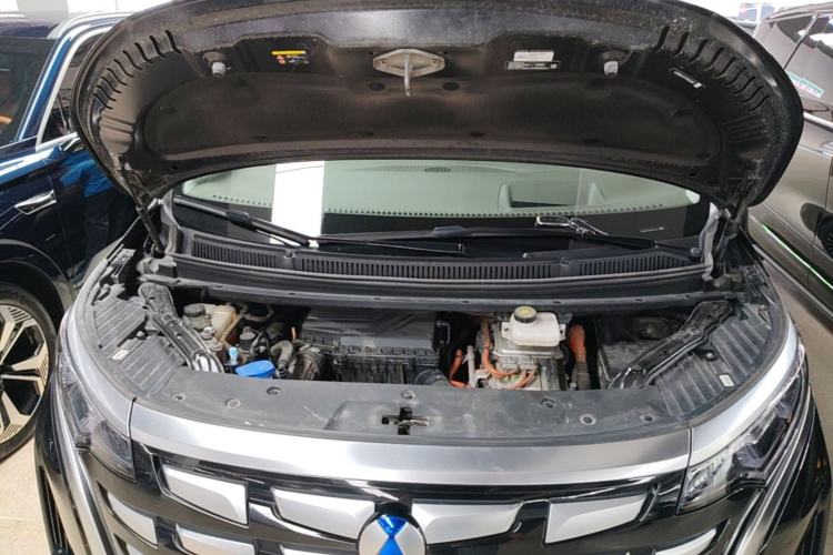Used Denza D9 2022 DM-i 970 Four-Wheel Drive Flagship Model Engine Bay