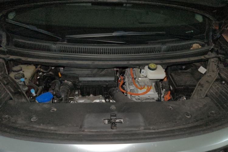 Used Denza D9 2022 DM-i 970 Four-Wheel Drive Flagship Model Engine Bay