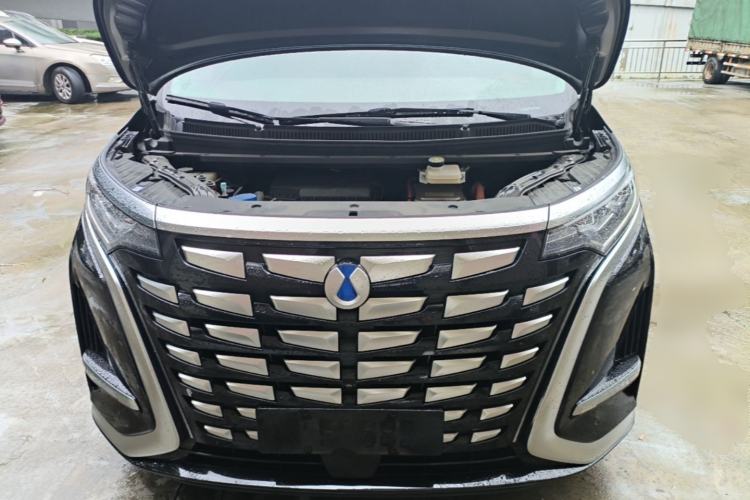 Used Denza D9 2022 DM-i 970 Four-Wheel Drive Flagship Model Engine Bay