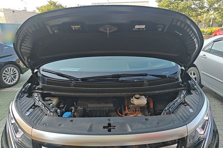 Used Denza D9 2022 DM-i 970 Four-Wheel Drive Flagship Model Engine Bay