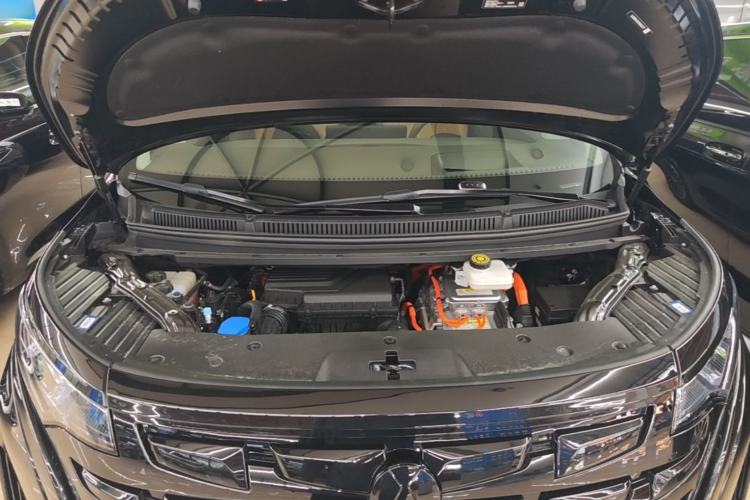 Used Denza D9 2022 DM-i 970 Four-Wheel Drive Flagship Model Engine Bay
