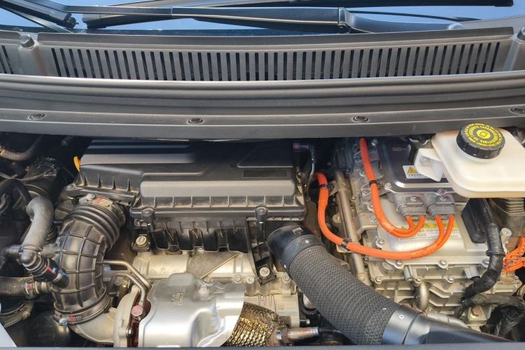 Used Denza D9 2022 DM-i 970 Four-Wheel Drive Flagship Model Engine Bay