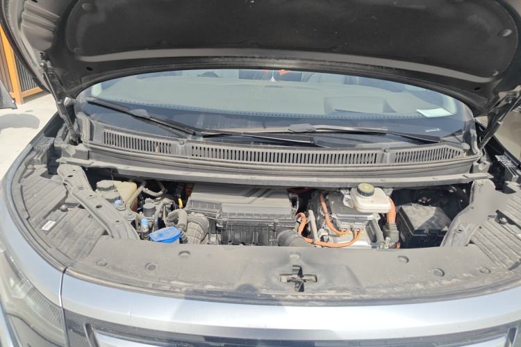 Used Denza D9 2022 DM-i 970 Four-Wheel Drive Flagship Model Engine Bay
