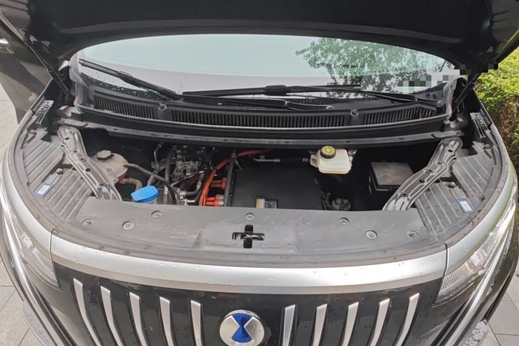 Used Denza D9 2022 EV 600 Four-Wheel Drive Flagship Model Engine Bay