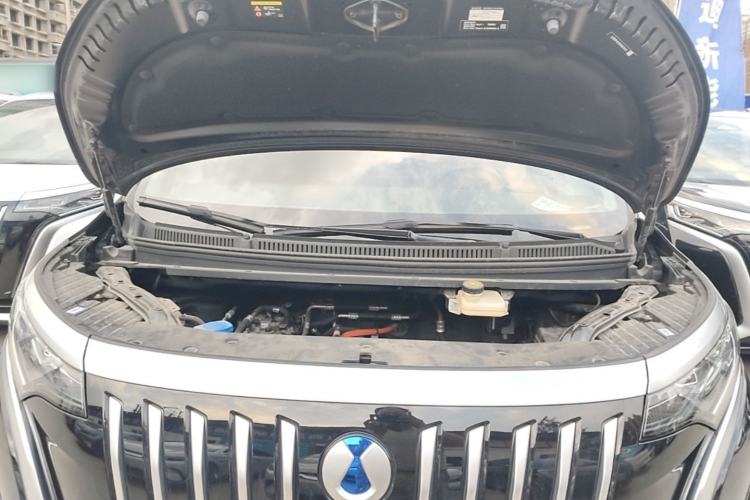 Used Denza D9 2022 EV 600 Four-Wheel Drive Flagship Model Engine Bay