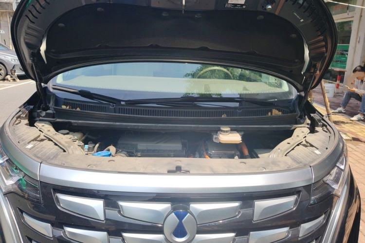 Used Denza D9 2022 DM-i 970 Four-Wheel Drive Flagship Model Engine Bay