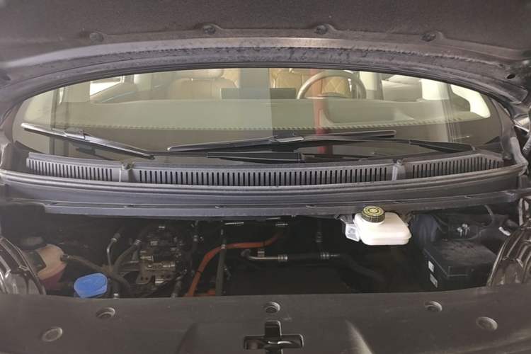 Used Denza D9 2022 EV 600 Four-Wheel Drive Flagship Model Engine Bay