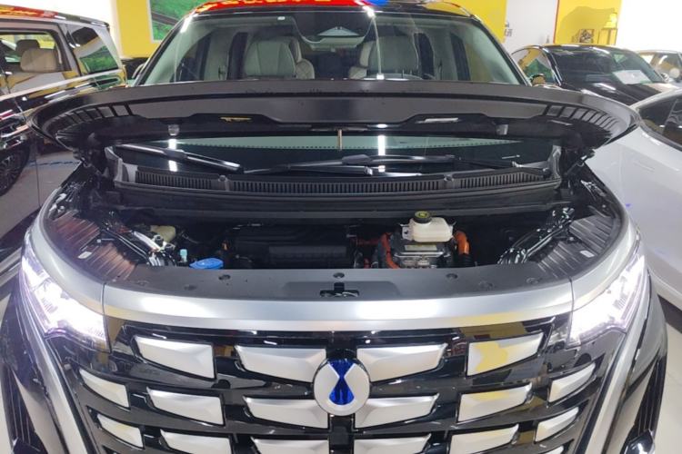 Used Denza D9 2022 DM-i 970 Four-Wheel Drive Prestige Model Engine Bay