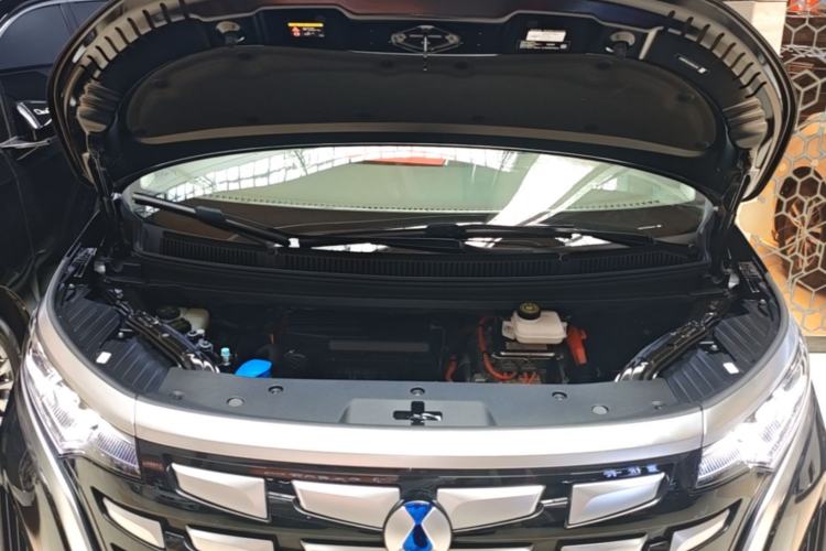 Used Denza D9 2022 DM-i 1040 Prestige Model Engine Bay