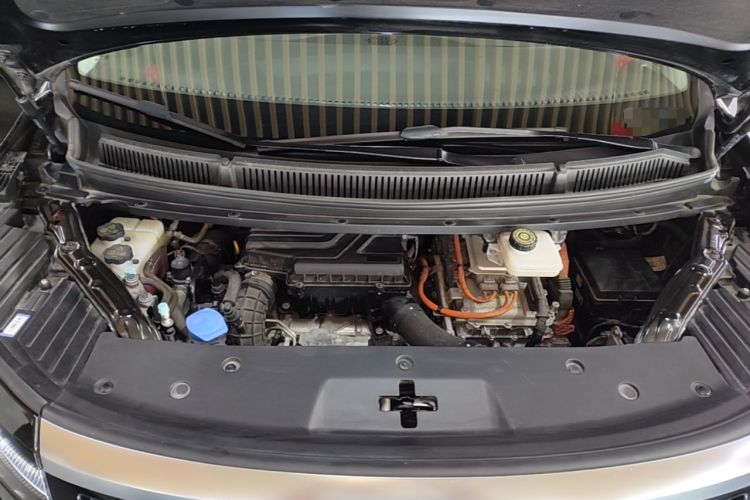 Used Denza D9 2022 DM-i 1040 Prestige Model Engine Bay