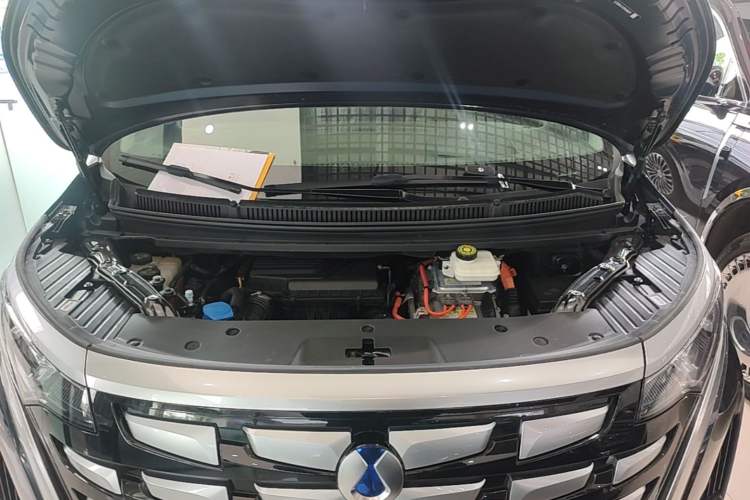 Used Denza D9 2022 DM-i 970 Four-Wheel Drive Prestige Model Engine Bay