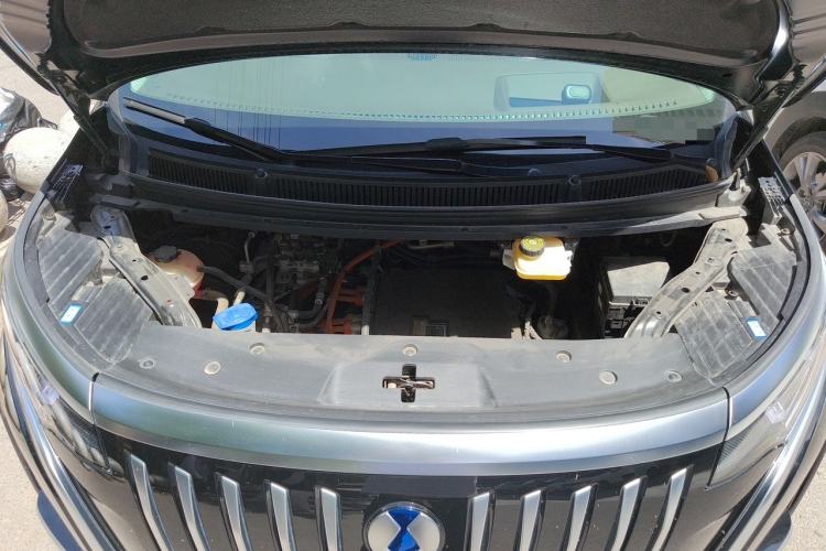 Used Denza D9 2022 EV 600 Four-Wheel Drive Flagship Model Engine Bay